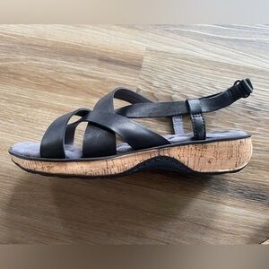 NWOT SoftWalk Black Strappy Sandals